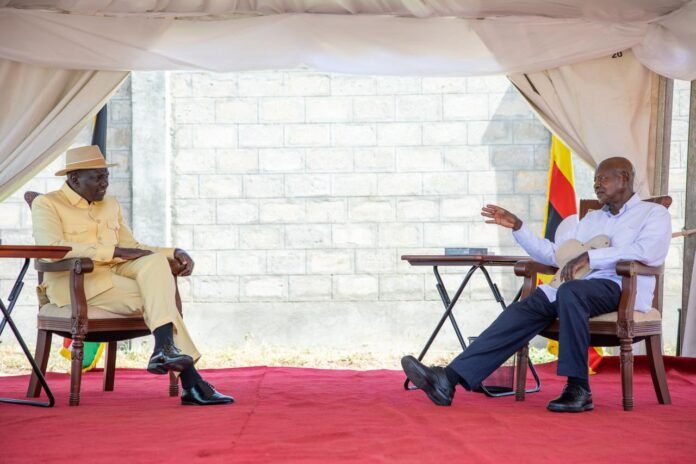 G6brtOhXkAAmWS2 President William Ruto with his Ugandan counterpart Yoweri Museveni during the groundbreaking ceremony of the Devki Steel Factory, Osukuru, Tororo District, Uganda.