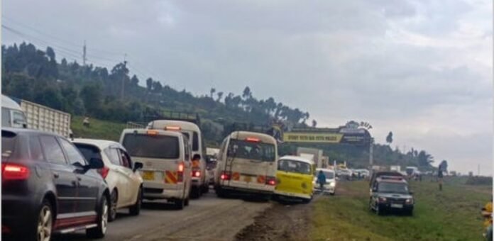 KENHA-Rironi-Mau Summit Road KeNHA traffic alert, motorists to Western Kenya, Rironi-Nakuru road, Rironi-Naivasha road, festive season traffic, alternative routes, Kenya highways, traffic safety Kenya. Photo/ Courtesy