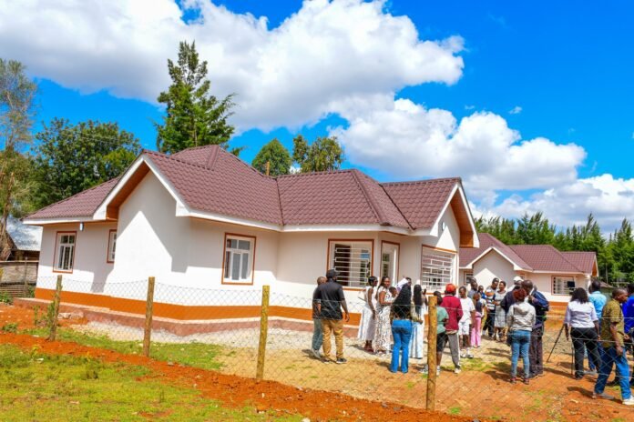 IMG_3576 Kapseret MP Oscar Sudi hands over a three-bedroom house to Peninah Manyara, also known as Mama Mungai, in Lemook, Kapseret, ten months after the death of her son.