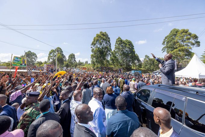 G-YkgYXW8AAUkeE President William Ruto addressed the people of Chinga in Othaya, Nyeri, after a church service.