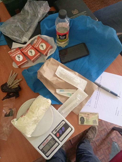 G-mD2OxaAAEdIfS Detectives uncovered 397 grams of heroin, neatly concealed for transport, two syringes and needles, ten rolls of bhang, and three packets of Supermatch cigarettes.