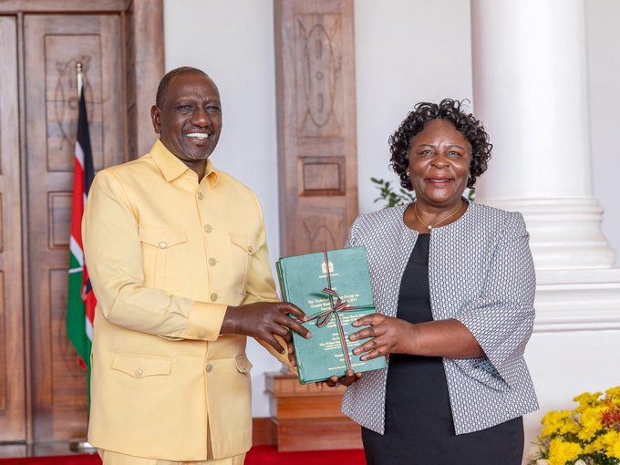 G_mjEPcWMAc8vpE President Ruto receives the report from the team chair Nancy Baraza in State House on January 26.