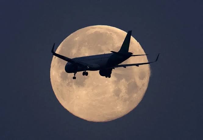 IMG_4220 The Wolf Supermoon rises over the horizon, appearing brighter and larger than a typical full moon as it reaches its closest point to Earth. Photo: NASA/Unsplash