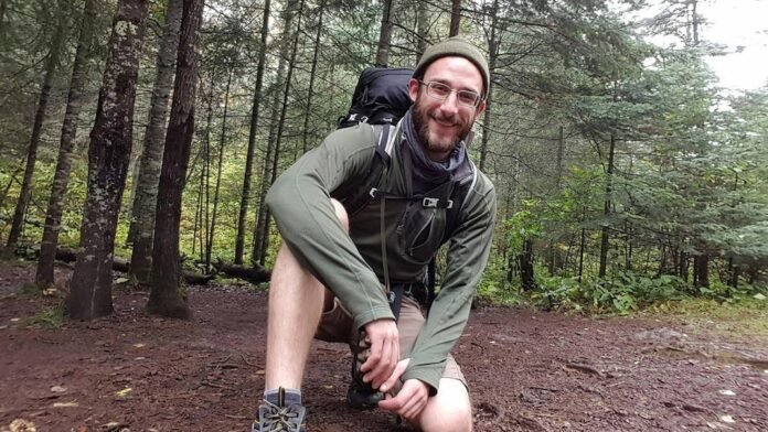 Alex Pretti, a 37-year-old US citizen and ICU nurse, was shot dead by federal agents in Minneapolis during an enforcement operation, sparking outrage.