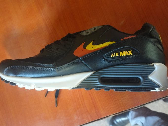 HAUTH6vWUAA29o_ Anti-Counterfeit Authority seizes suspected counterfeit Nike sneakers in Eldoret, warning traders of legal risks under the Anti-Counterfeit Act, 2008.