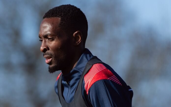 HAZ5hhyWkAE5Tkf Collins Sichenje in training at Charlton Athletic.