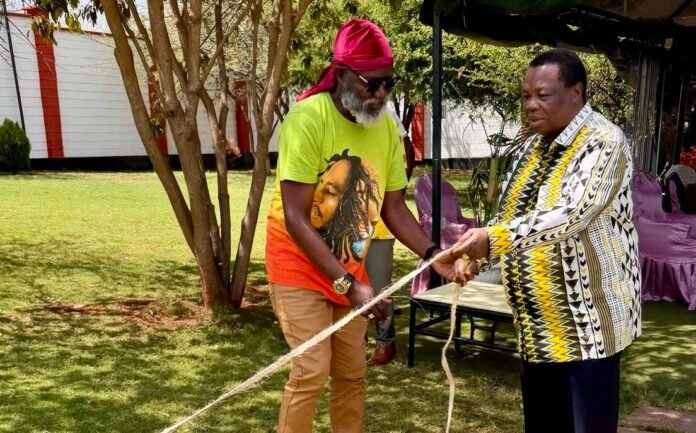 HApiX9pWYAAjXPb Former presidential candidate George Wajackoyah pledges political loyalty to Luhya leadership after meeting COTU boss Francis Atwoli.
