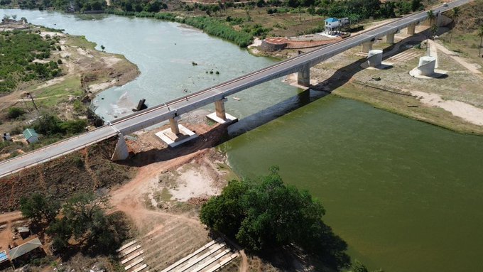 HAtF7tLb0AAffSB The Baricho Bridge in Kilifi County, which stands as Kenya's first-ever Cantilevered Box Girder bridge. It features a 241-meter span across the River Sabaki.