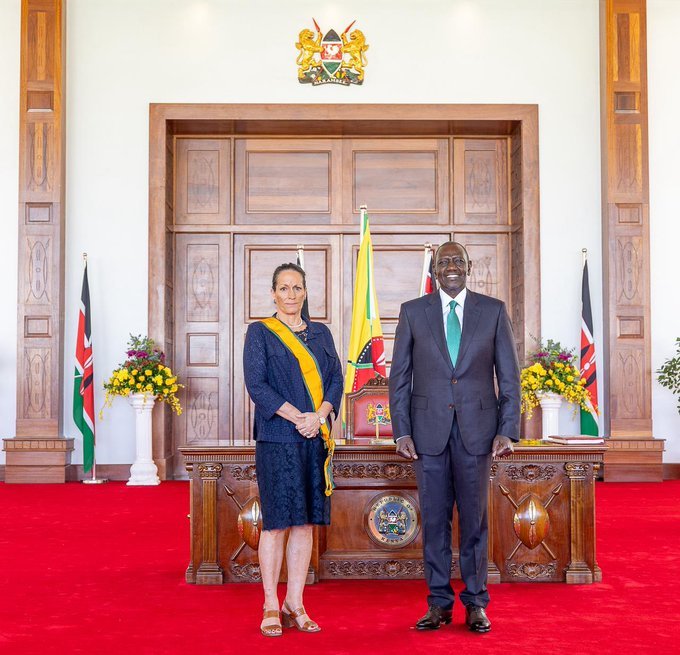 HBBlm9DXwAApX9b President William Ruto awards Princess Zahra Aga Khan the Elder of the Order of the Golden Heart, citing her leadership in health and education.