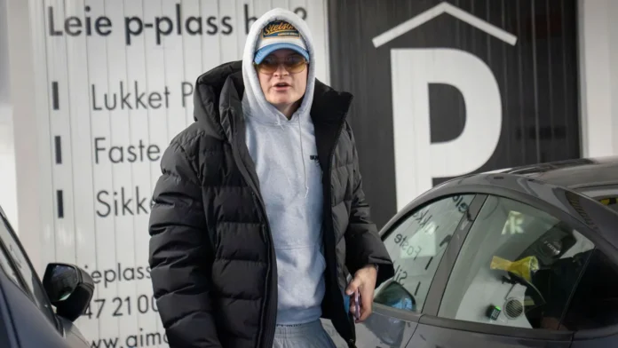 ab6f9e50-0062-11f1-9972-d3f265c101c6.jpg A year and a half after Marius Borg Høiby was arrested by police over a violent episode at a woman's flat's in Oslo, the son of Norway's crown princess has gone on trial in the biggest case to come to court here for years.