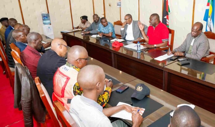 HC0LGKiWUAEh-zp Public Service Cabinet Secretary Geoffrey Ruku chairing the Multi-agency Emergency Response Team meeting at Harambee House, Nairobi on March 7, 2026.