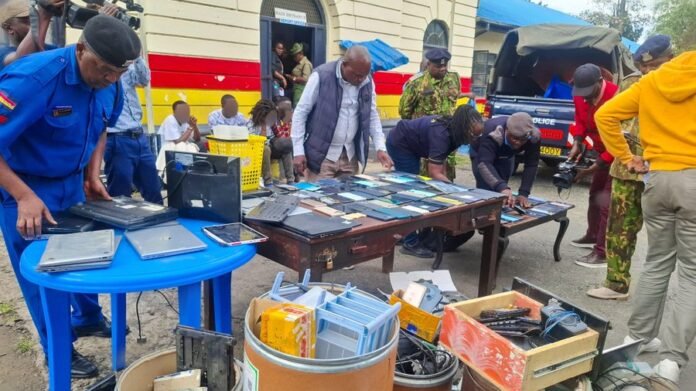 Nakuru Phone snatchers Nine suspects were arrested in Nakuru after police raided Kaptembwa’s Sokoni area and Shoppers Paradise targeting phone snatching and stolen device networks.