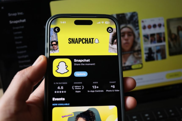 Snap plans to cut 1,000 jobs and close 300 roles as it pivots to AI, joining Meta, Amazon and Oracle in tech workforce reductions.