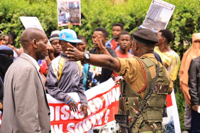 image South C residents protest at Ardhi House, demanding answers from Lands CS Alice Wahome over a fatal building collapse and safety concerns.