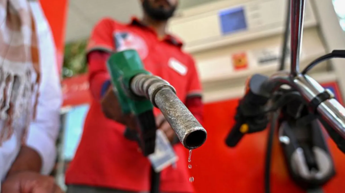 image Oil prices rise as US-Iran talks stall and Strait of Hormuz disruptions threaten global supply chains and fuel costs.