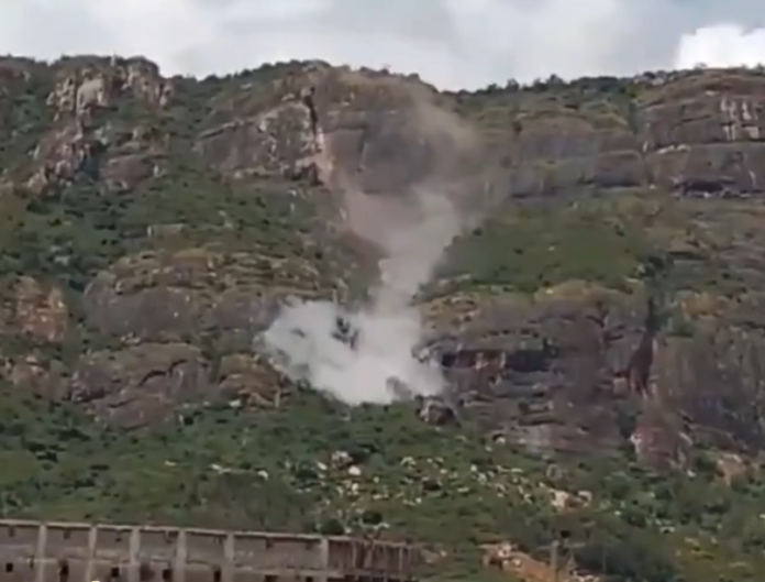 Rock slide on Nzaui Hill in Makueni sparks fear as heavy rains trigger floods and landslides, with evacuations urged in high-risk areas.