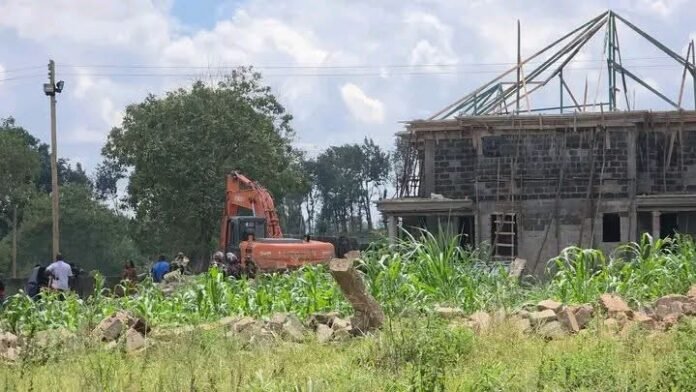 Residents protest during ongoing demolitions in Marurui, blocking sections of the Northern Bypass.