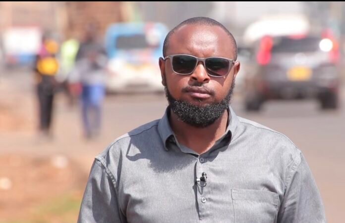 Tuko King'ori Wangechi TUKO host King'ori Wangechi moments before a speeding vehicle nearly rammed into him and his production crew during a roadside shoot in Kangemi, Nairobi. Screen grab.