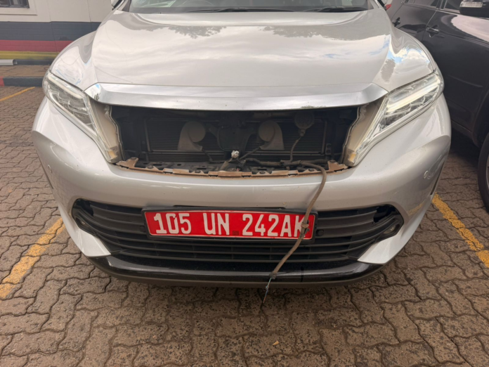 Dashcam footage captures the moment three individuals quickly detach and steal the front grille of a vehicle while it is stopped in a traffic jam on Parklands Road, Nairobi.