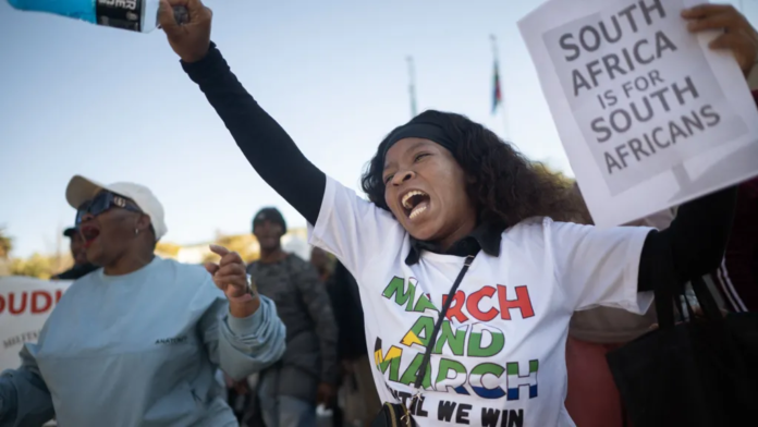 Ghana has delayed the evacuation of over 800 citizens from South Africa following xenophobic violence and legal clearance challenges.