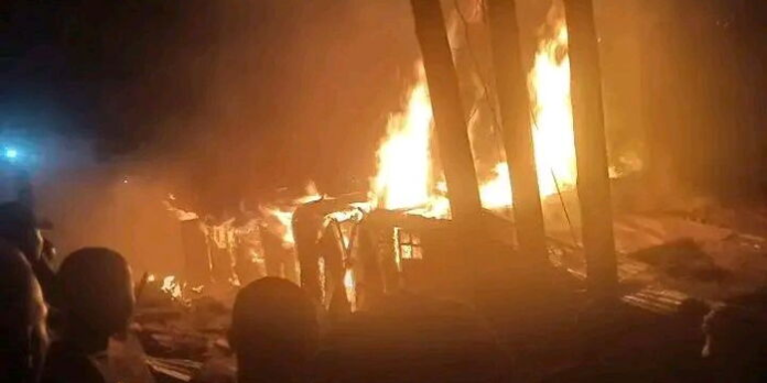 Waruku fire destroys homes Families in Waruku, Nairobi, were left homeless after a late-night fire destroyed over 20 houses and 11 businesses in Kileleshwa Ward.