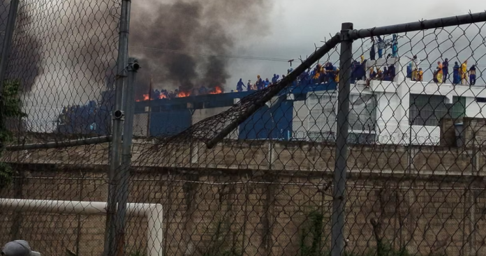 Prisoners protest from the rooftop of Barinas Judicial Detention Center during an uprising over alleged abuse. Prisoners protest from the rooftop of Barinas Judicial Detention Center during an uprising over alleged abuse.