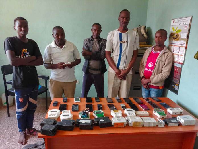 Dandora criminal gang arrests Police in Dandora have arrested five suspects and recovered stolen phones and Kenya Power token meters linked to a criminal gang.