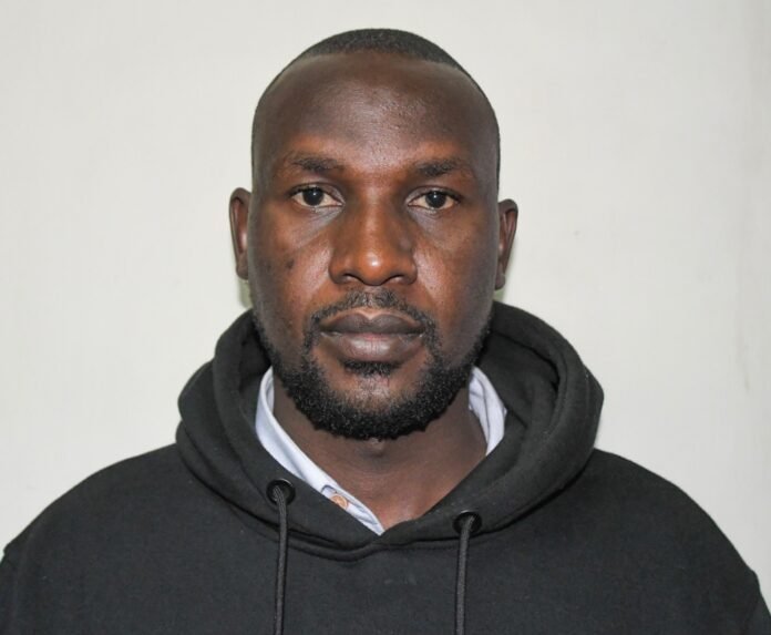 Fake EACC Officer Arrested Taking Sh200,000 Bribe EACC has arrested Felix Manyaga Mogaka for allegedly impersonating an investigator and demanding a KSh2 million bribe from a county contractor.