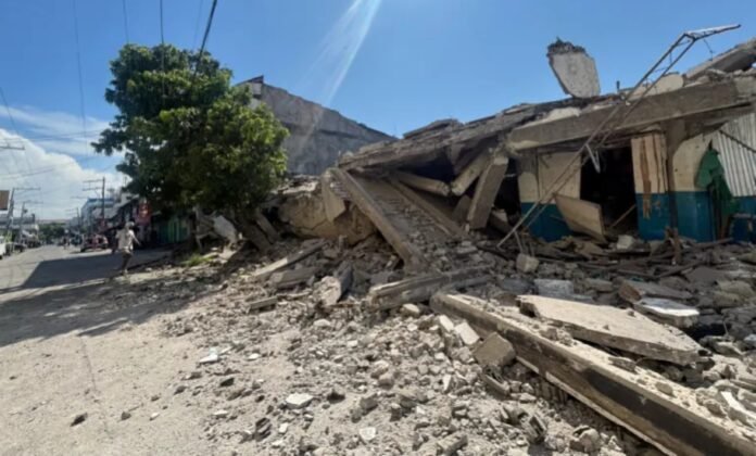 Philippines quake Powerful Earthquake Strikes Philippines, Killing 15 and Triggering Tsunami Alerts Across Asia